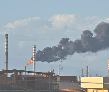 Melilli, ennesima sfiaccolata a 24 ore dai dati positivi sulle emissioni