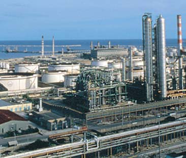 Lukoil ha deciso di investire 1,8 mld nella raffineria di Priolo