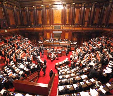 “Sì” anche dal Senato. Letta in tour europeo