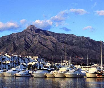 La Costa del Sol, paradiso per i golfisti. Una vacanza tra i green, il mare e i locali chic La Costa del Sol, paradiso per i golfisti. Una vacanza tra i green, il mare e i locali chic