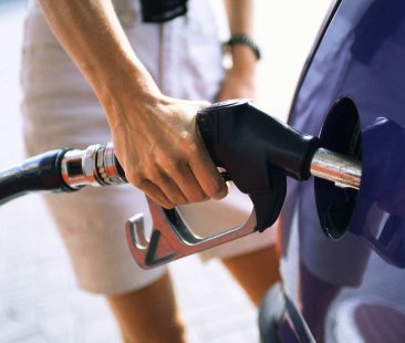 Carburanti, prezzi in aumento. Consumatori: “Rialzi ingiustificati”