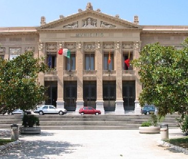 Messina – Comune, debito di 500 mln di euro. Il dissesto si rende inevitabile Messina – Comune, debito di 500 mln di euro. Il dissesto si rende inevitabile