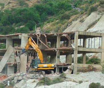 Abusivismo, si scherza col territorio Abusivismo, si scherza col territorio