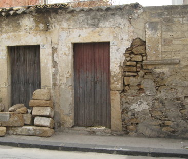 Tanti edifici abbandonati e pericolosi ad Augusta. In centro è allarme sicurezza Tanti edifici abbandonati e pericolosi ad Augusta. In centro è allarme sicurezza