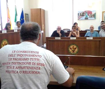 No oil tour, un viaggio nel triangolo delle industrie e dell’inquinamento