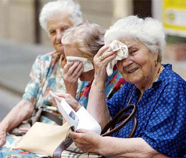 Donne in gravidanza, bambini e anziani: antidoti contro Caronte