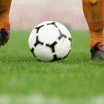 Calcetto tra amici, il gestore del campo paga gli infortunati