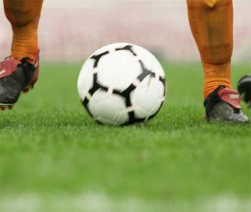 Calcetto tra amici, il gestore del campo paga gli infortunati