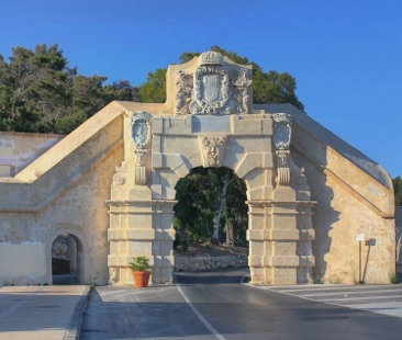 Siracusa – Porta spagnola di Augusta apre al degrado