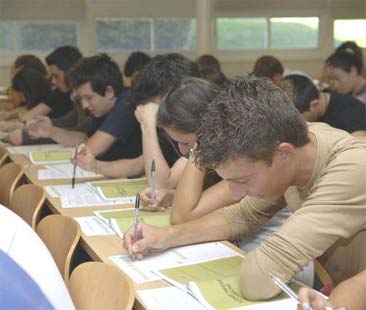 Test d’accesso a Medicina, uno studente su 8 ce la fa
