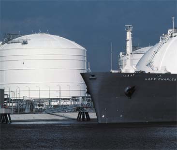 Rigassificatore empedoclino, lavori continui Rigassificatore empedoclino, lavori continui