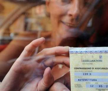 Polizza rc auto in calo di 0,36%, ma in Sicilia troppi senza tagliando