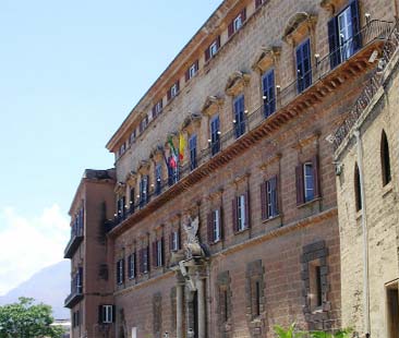 Regione siciliana, ora Crocetta insegue le larghe intese Regione siciliana, ora Crocetta insegue le larghe intese