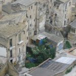 Il degrado nel cuore del centro storico di Porto Emedocle dove tutto è lasciato al proprio destino