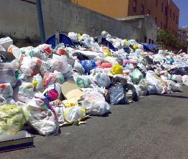 Messina – Crisi-rifiuti: la soluzione-tampone che costa 6 mila euro in più al giorno