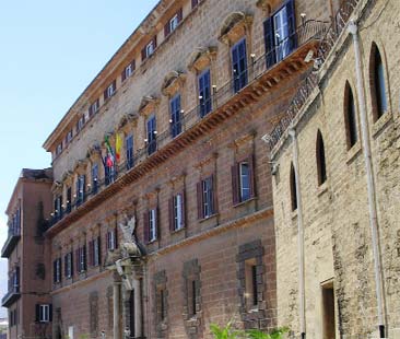 Regione siciliana, un anno senza riforme Regione siciliana, un anno senza riforme