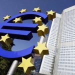 La Bce dimezza il tasso: denaro al minimo storico