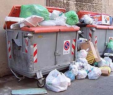 Messina – L’ultima “rivoluzione” dei rifiuti è già da buttare nel cassonetto Messina – L’ultima “rivoluzione” dei rifiuti è già da buttare nel cassonetto