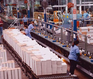 Industria, crollano gli ordini produzione giù del 49 per cento