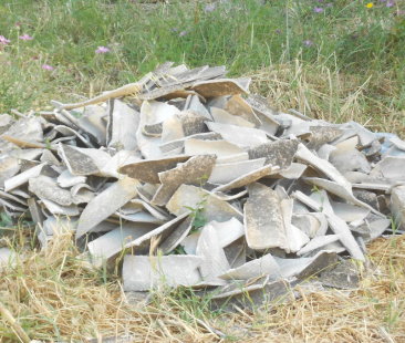 Troppe discariche di eternit abbandonato inciviltà dei cittadini e Comune disattento