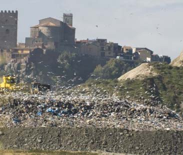 Energia dai rifiuti depositati nelle discariche, un’operazione potenzialmente possibile