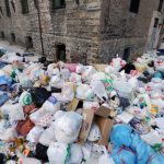 “Extracosti” rifiuti, annullato decreto da 45mln ai Comuni, l’Anci: “Governo intervenga”