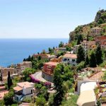 Messina – I mosaici lasciati tra la cenere nel centro storico di Taormina