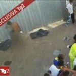 Migranti disinfettati, bufera su Lampedusa