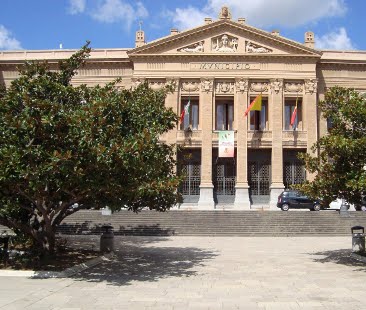 Messina – Mentre i bilanci vedono la luce la città è schiacciata dalle tasse Messina – Mentre i bilanci vedono la luce la città è schiacciata dalle tasse