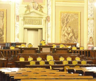Regione siciliana taglia spese, ma senza toccare stipendi Regione siciliana taglia spese, ma senza toccare stipendi