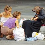 Raddoppiano i poveri, sparisce il posto fisso