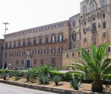 La tempesta travolge l’Ars: 83 deputati indagati La tempesta travolge l’Ars: 83 deputati indagati