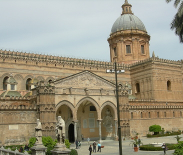 Palermo – I casi Cattedrale e Porta Nuova: monumenti in attesa di restauro Palermo – I casi Cattedrale e Porta Nuova: monumenti in attesa di restauro