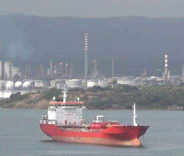 Bonifiche congelate tra Stato, industrie e criminalità Bonifiche congelate tra Stato, industrie e criminalità