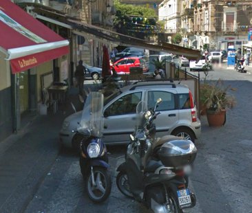 Bar e paninari usurpano ogni strada di Catania, violazioni palesi e controlli inesistenti