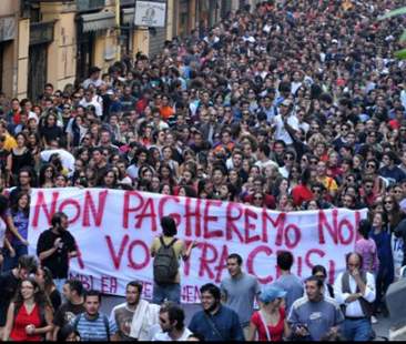 Dipendenti regionali in piazza contro il Governo