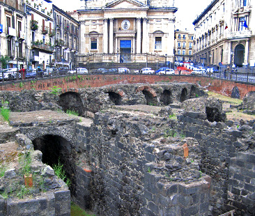 Anfiteatro romano di Catania: si può aprire subito, ma gli enti rifiutano 25 mila euro dai privati