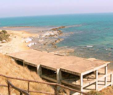 Sicilia in testa per gli abusi sulle spiagge Sicilia in testa per gli abusi sulle spiagge