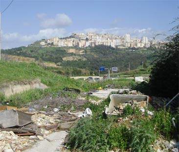 Villaseta: quartiere di discariche abusive tra zero controlli e cittadini senza regole