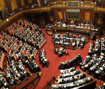 Partiti politici alle strette basta con i fondi pubblici Partiti politici alle strette basta con i fondi pubblici