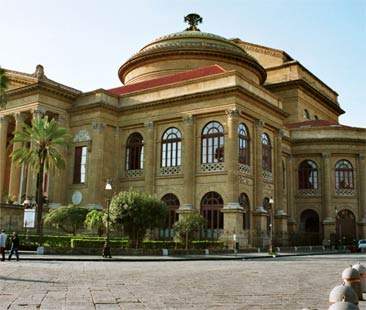 Con la crisi i siciliani rinunciano alla cultura Con la crisi i siciliani rinunciano alla cultura