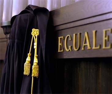 Contro la Pa 10 mila reati l’anno Contro la Pa 10 mila reati l’anno