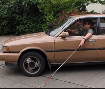 Falso cieco denuncia lo smarrimento della carta di circolazione dell’auto: beccato