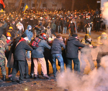 Ucraina tra due fuochi. Mosca lancia ultimatum