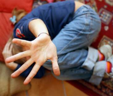 Sesso con i figli (minorenni) di un romeno, nuova ordinanza verso professore 80enne in pensione Sesso con i figli (minorenni) di un romeno, nuova ordinanza verso professore 80enne in pensione