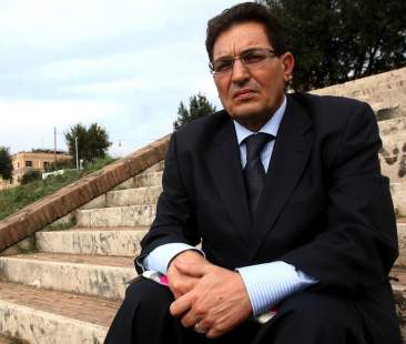 Crocetta, non serve un Cottarelli. Ecco dove puoi tagliare subito Crocetta, non serve un Cottarelli. Ecco dove puoi tagliare subito