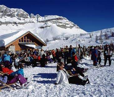 Addio settimana bianca, gli italiani preferiscono il week end Addio settimana bianca, gli italiani preferiscono il week end