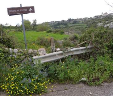 Cava Ispica, Parco di erbacce e sterpaglie Cava Ispica, Parco di erbacce e sterpaglie