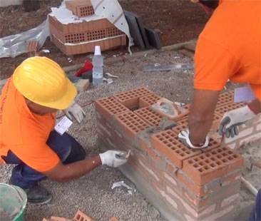 “Salvare i precari? Non giova a imprese e lavoratori”