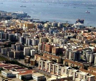 Siracusa – Ad Augusta la strada scivola verso il mare